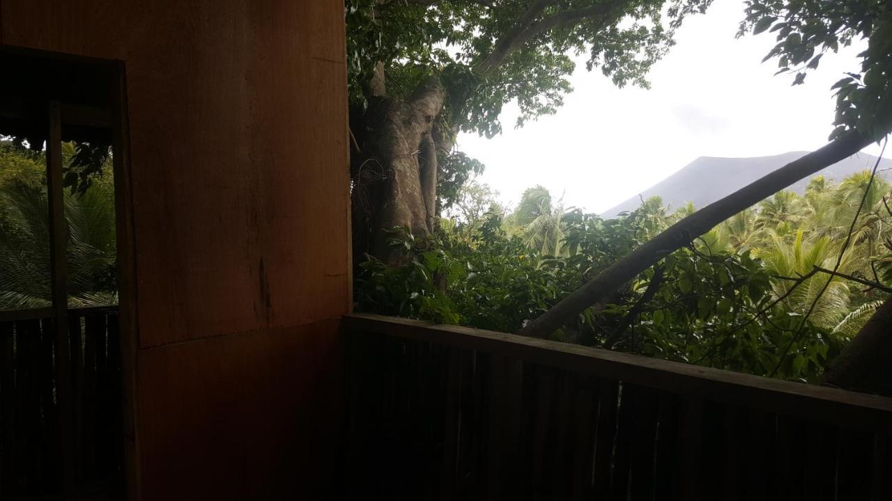 Castle Tree House And Bungalow White Sands 外观 照片